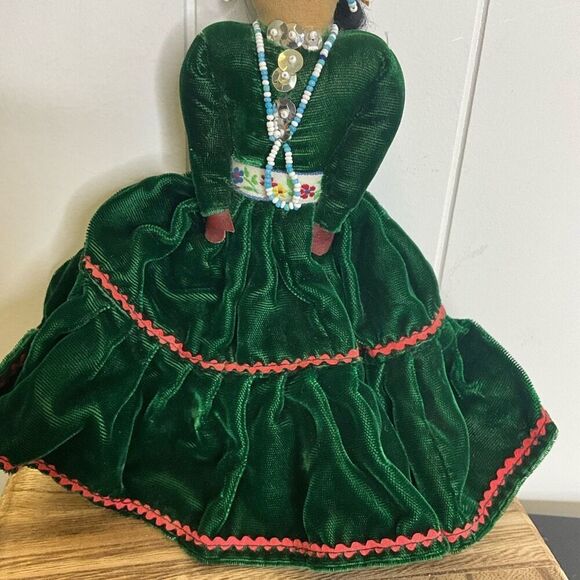 Native American Doll Green Velvet Dress Beaded Handmade 9" Vintage - Picture 3 of 10